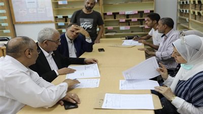 وزير التربية والتعليم يتابع سير عملية فحص التظلمات 