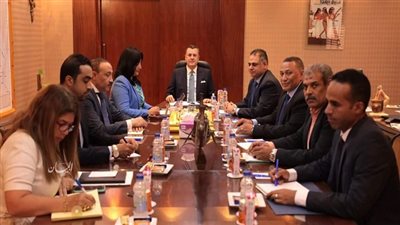 وزير السياحة والآثار يعقد أول اجتماعاته مع ممثلى اللجان النقابية للعاملين بالوزارة