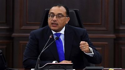رئيس الوزراء يعود للقاهرة بعد مشاركته فى قمة 