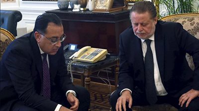 مدبولى يتابع تفعيل قرار استثناء مستلزمات الإنتاج من نظام الاعتمادات المستندية