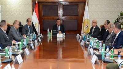 قبل حركة المحافظين.. وزير التنمية المحلية يلتقى سكرتيري عموم المحافظات