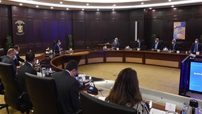 رئيس الوزراء يستعرض توسع الأنشطة الصناعية لشركة 