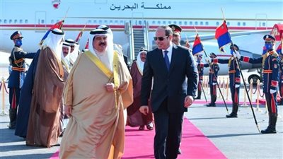 الرئيس السيسى يودع ملك البحرين من مطار العلمين الدولى