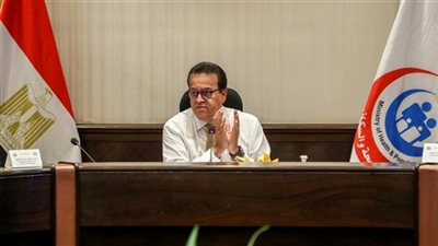 وزير الصحة يعتمد أول دليل لموازنة البرامج والأداء بالقطاع