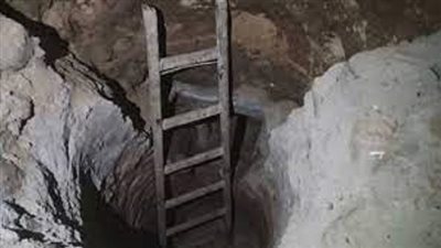 القبض على عامل وزوجته وابنه وابنته لتنقيبهم عن الآثار داخل منزلهم 