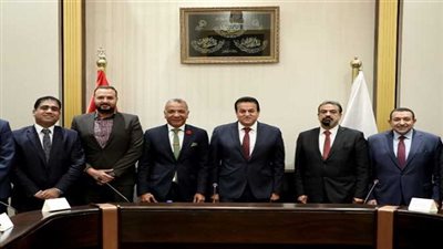 وزير الصحة يستقبل نقيب أطباء الأسنان لبحث تحديات مقدمي الخدمة