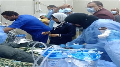 محافظ السويس يتابع حالة المصابين فى حادث السخنة