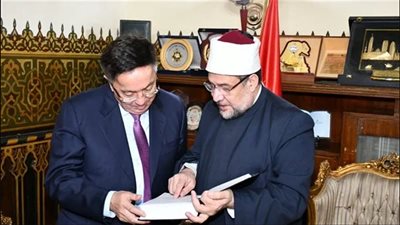 وزير الأوقاف يبحث مع سفير كازاخستان الترتيب لمؤتمر زعماء الأديان