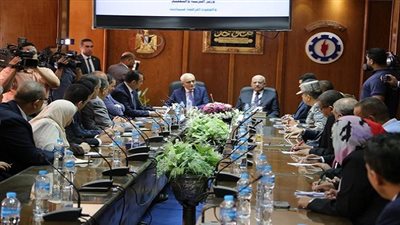 وزير التعليم  في السويس لإفتتاح مدرستي محمد حافظ  والعسكرية بنين