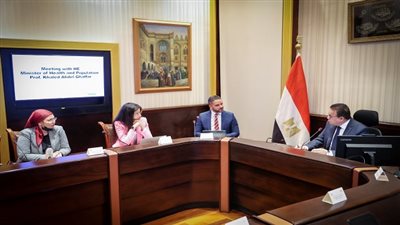 وزير الصحة يبحث مع رئيس شركة ساندوز مصر سبل التعاون 