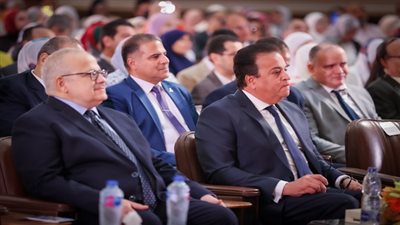 وزير الصحة يشهد حفل تخريج دفعتين من خريجي البرامج التدريبية 