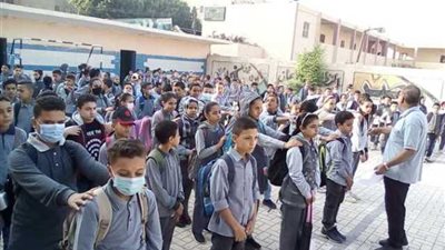 التعليم تهنئ الطلاب ببدء الدراسة غدا وتشدد على تحية العلم