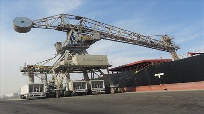 ميناء بورتوفيق يستقبل 900 طن قطن قادمة من السودان