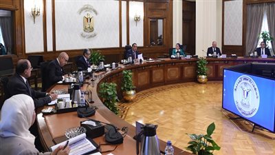 مدبولى: توجيهات رئاسية بتزويد منطقة شق الثعبان بخدمات لتحويلها لمدينة صناعية متكاملة