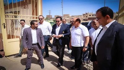 وزير الصحة يتفقد مشروع إنشاء وتطوير وحدة طب أسرة الجُزيرة