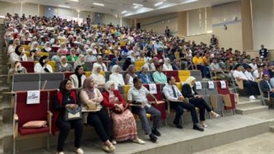 وزير التعليم العالى يستعرض تقريرًا حول تنظيم أسبوع تعريفى بجامعة الملك سلمان