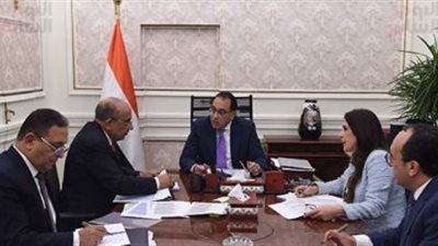 رئيس الوزراء يلتقى وزير قطاع الأعمال لمتابعة ملفات عمل الوزارة