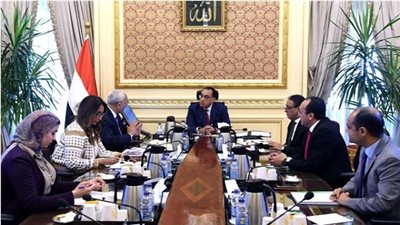 مدبولى يؤكد حرص الدولة على التوسع فى تطبيق نماذج تعليمية متميزة