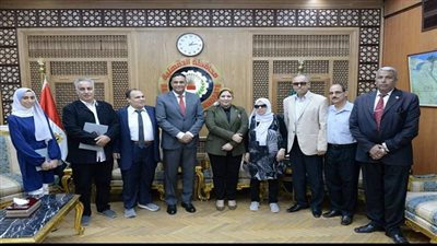 محافظ الدقهلية يكرم متفوقين المحافظة بمسابقة برنامج العباقرة