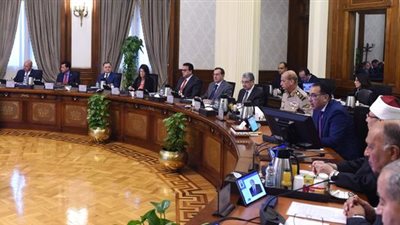 رئيس الوزراء يشيد بافتتاح مصنع الرمال السوداء