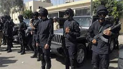 امن المنافذ: ضبط  168 حكم قضائى  فى مجال مكافحة جرائم 