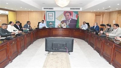 محافظ الفيوم يوجه بتكثيف الحملات وتشديد الأدوات الرقابية للتصدى لعمليات احتكار السلع 