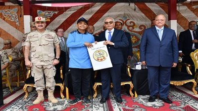 قيادة قوات الدفاع الشعبي والعسكري تشارك المرور على إحدى المدارس الثانوية الفنية العسكرية