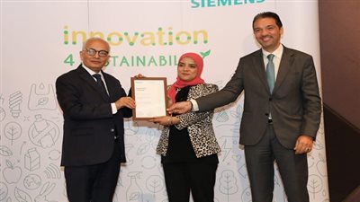 وزير التعليم يكرم طلاب مدارس المتفوقين الفائزين بإعداد مشروعات تغير المناخ