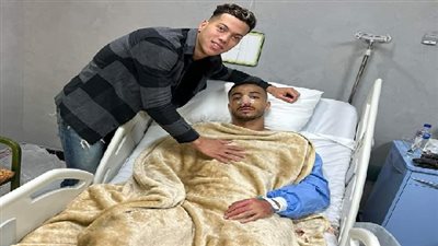 إمام عاشور يطمئن على محمد عبد المنعم بعد جراحة الأنف