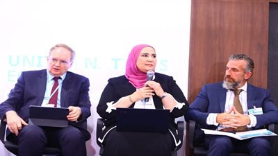 بالصور.. عرض تقارير عن تأثر المناخ على الأطفال بحضور ممثلي 