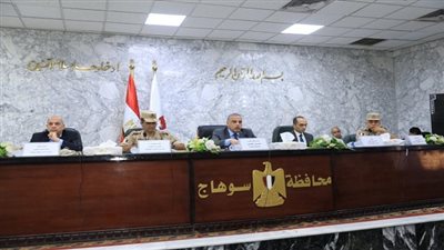محافظ سوهاج يترأس الاجتماع الدوري لمناقشة مشروعات المبادرة الرئاسية 