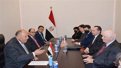  وزير الخارجية يعقد اجتماعا مع مجموعة من أعضاء مجلس الشيوخ الأمريكى