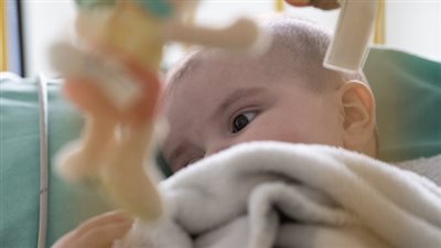 بهذه الطريقة.. احمي ولادك من الفيروس المخلوي التنفسي 