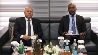  وزير النقل يبحث مع وزير البنية التحتية الرواندى سبل التعاون