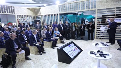  وزير النقل يستعرض المشروعات المنفذة لربط المدن والتقليل من التلوث 