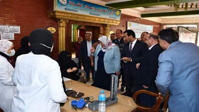 نائب محافظ الفيوم يتفقد أعمال القافلة الطبية المجانية بنقابة المعلمين