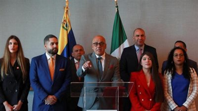 ممثلي الحكومة الفنزويلية والمعارضة يوقعان اتفاقًا في مكسيكو