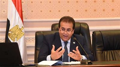  وزير الصحة يعقد مؤتمرا صحفيا لإحاطة الرأى العام بتفاصيل الفيروس المخلوى