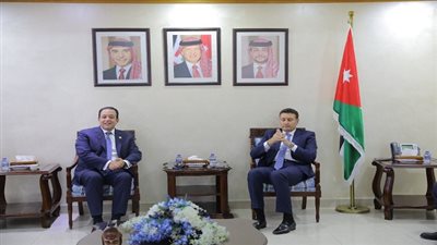 بالصور.. نائب رئيس البرلمان العربي يلتقي رئيس مجلس النواب الاردني