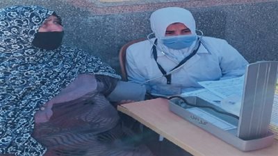 صحة الإسماعيلية توقع الكشف على 1500 مواطناً في قافلة طبية بقرية طوسون