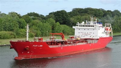 وصول 4340 طن بيوتومين لميناء بوتوفيق .. قادمة من تركيا .