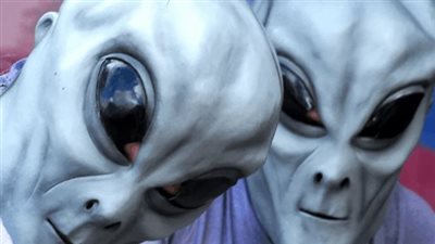 وصول الكائنات الفضائية إلى الأرض.. دراسة تكشف مفاجأة