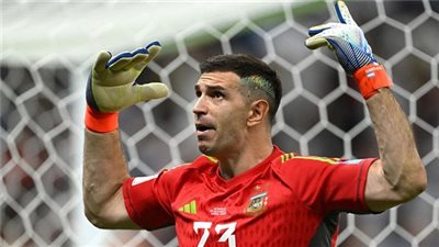 الحارس الأرجنيتني إيميليانو مارتينيز: خضعت لعلاج نفسي بعد مباراة السعودية.. ومنتخب هولندا ممل