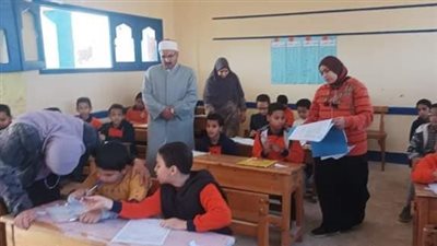 رئيس المنطقة الأزهرية بالسويس يتابع سير إمتحانات المهام الأدائية 