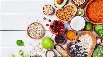 لجمالك.. أطعمة أساسية تجعل البشرة متجددة خالية من التجاعيد