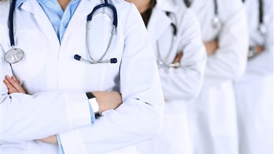 برواتب تصل ل 2450 دينار كويتي..فرص عمل لاطباء وممرضين بالكويت 