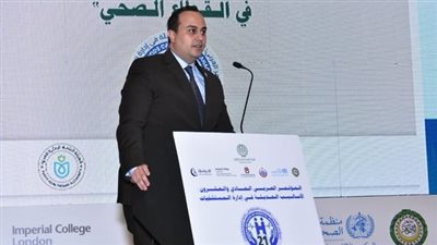رئيس هيئة الرعاية الصحية متحدثًا بجلسة 