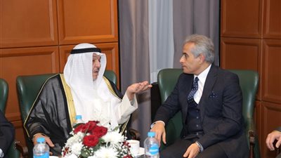 وزير القوى العاملة يشارك في إنطلاق الأسبوع الكويتي ويلتقي 