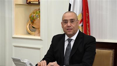 وزير الإسكان يصل تنزانيا للمشاركة بإحتفالية بدء الملء الأول لخزان 