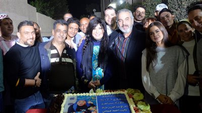 اسرة مسلسل «ام البنات» تحتفل بانطلاق التصوير 